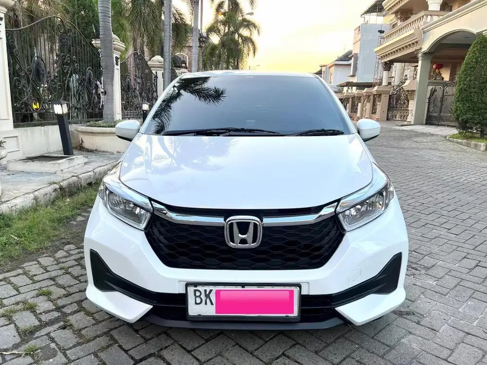 Honda Brio Satya 1,2 E MT. (FACELIFT) NIK 2023 (Pemakaian 2024).Putih