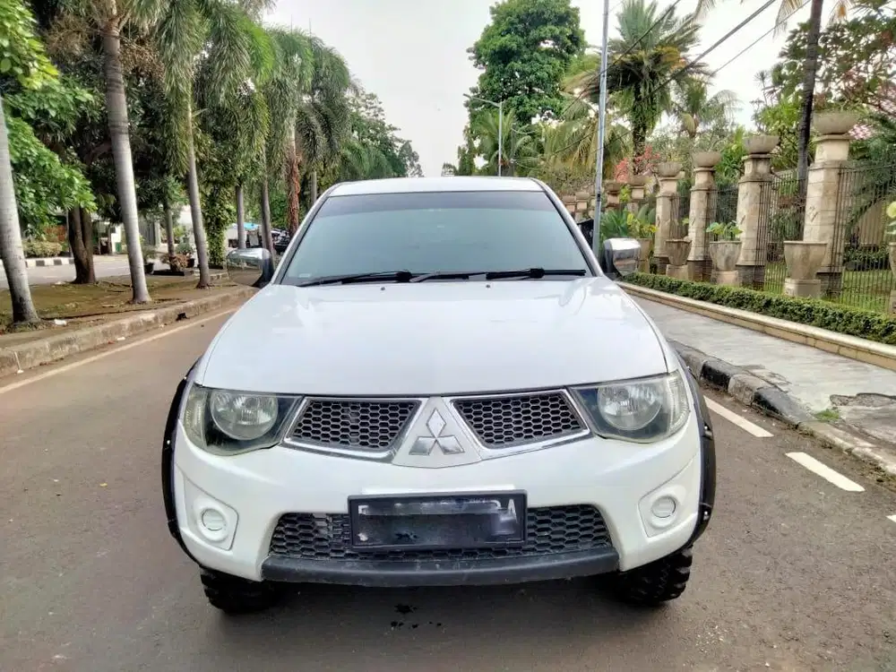 Triton GLS DC 4x4 Manual 2014 Putih