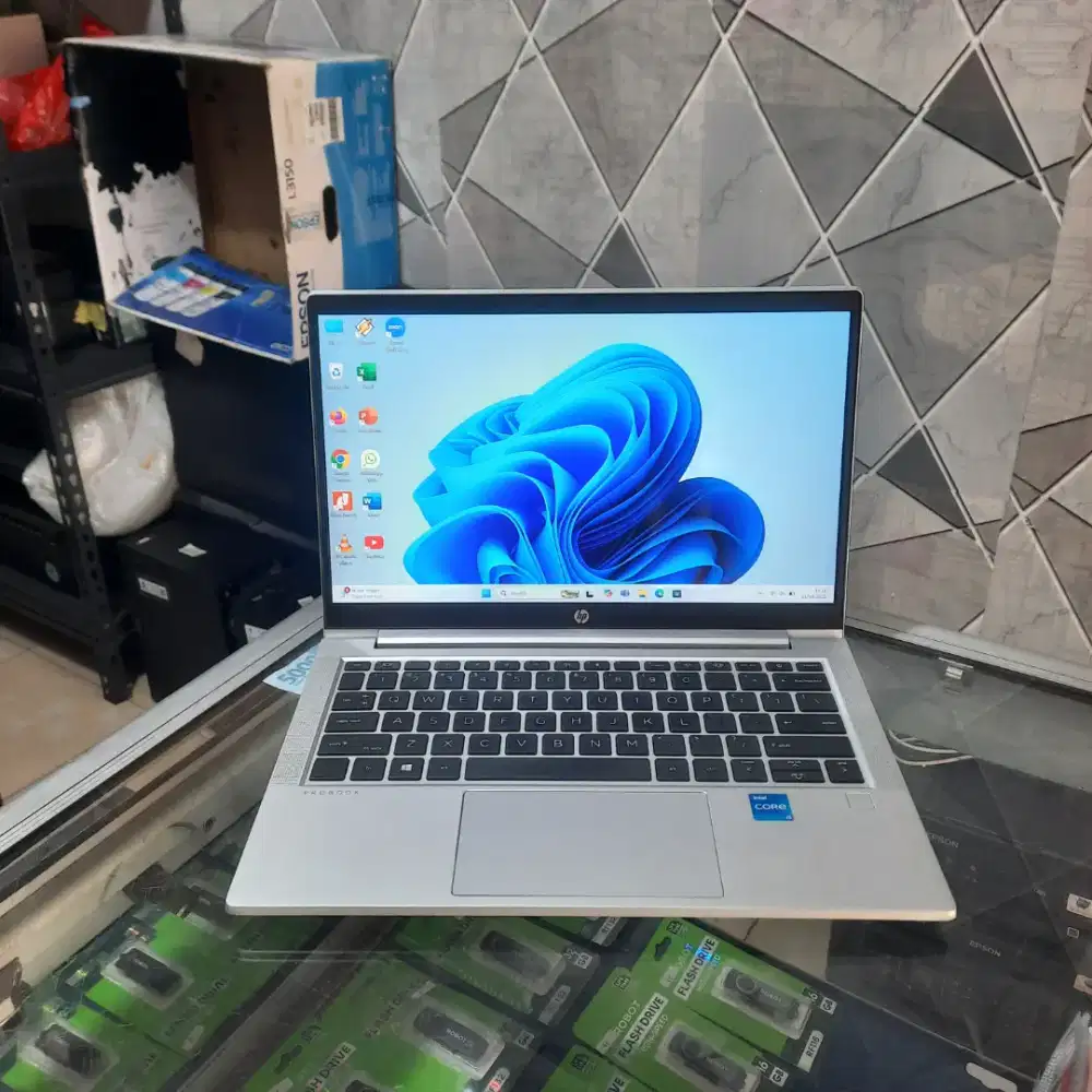 HP 430 G8, Core i5 gen 11, RAM 8GB, SSD 256GB, Layar 13,3 inch FHD