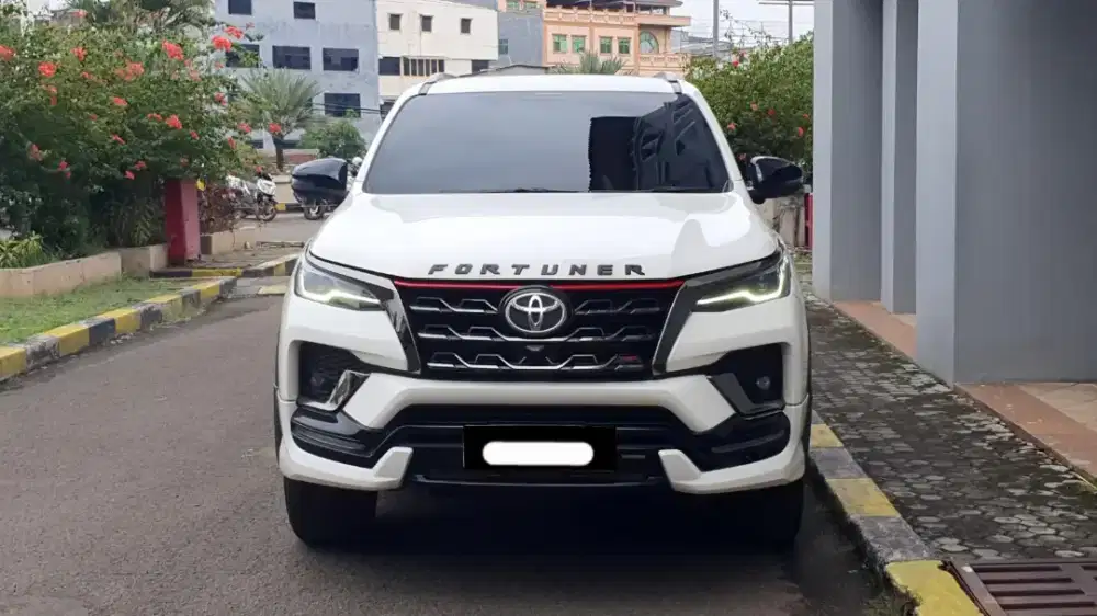 Toyota fortuner vrz trd sportivo 2021 putih diesel