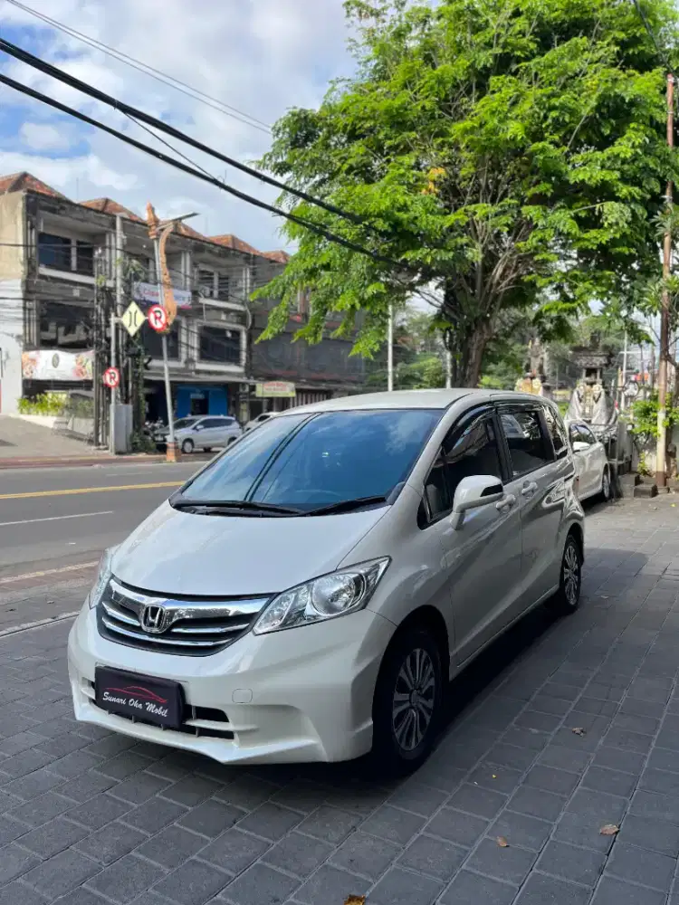 HONDA FREED PSD MATIC 2012 Asli Bali Low km siap pakai