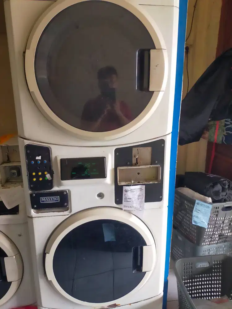 Perlengkapan laundry mesin cuci dan pengering