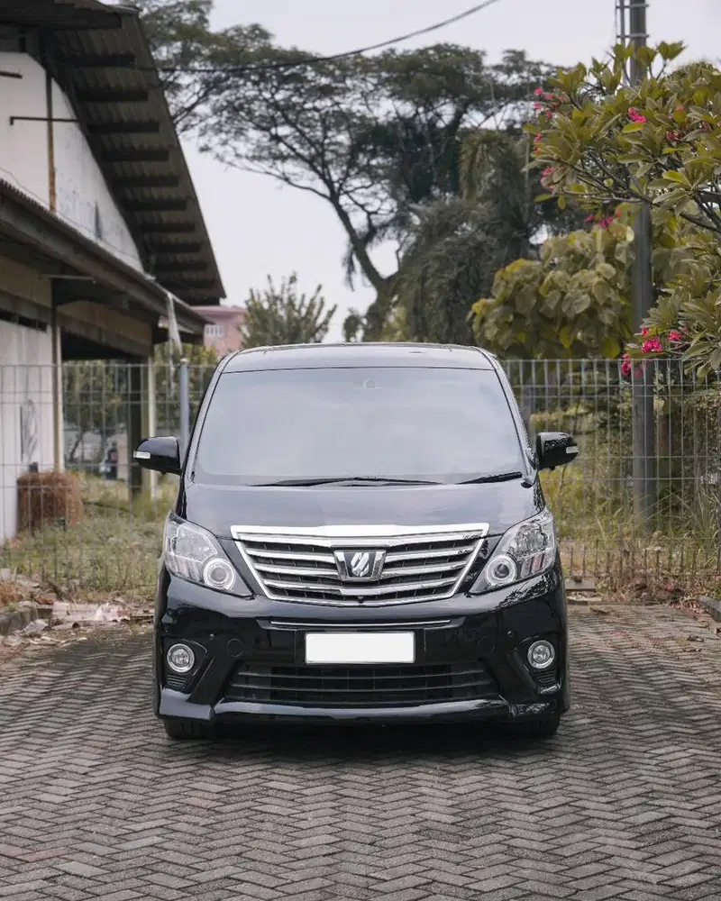 Toyota Alphard 2013