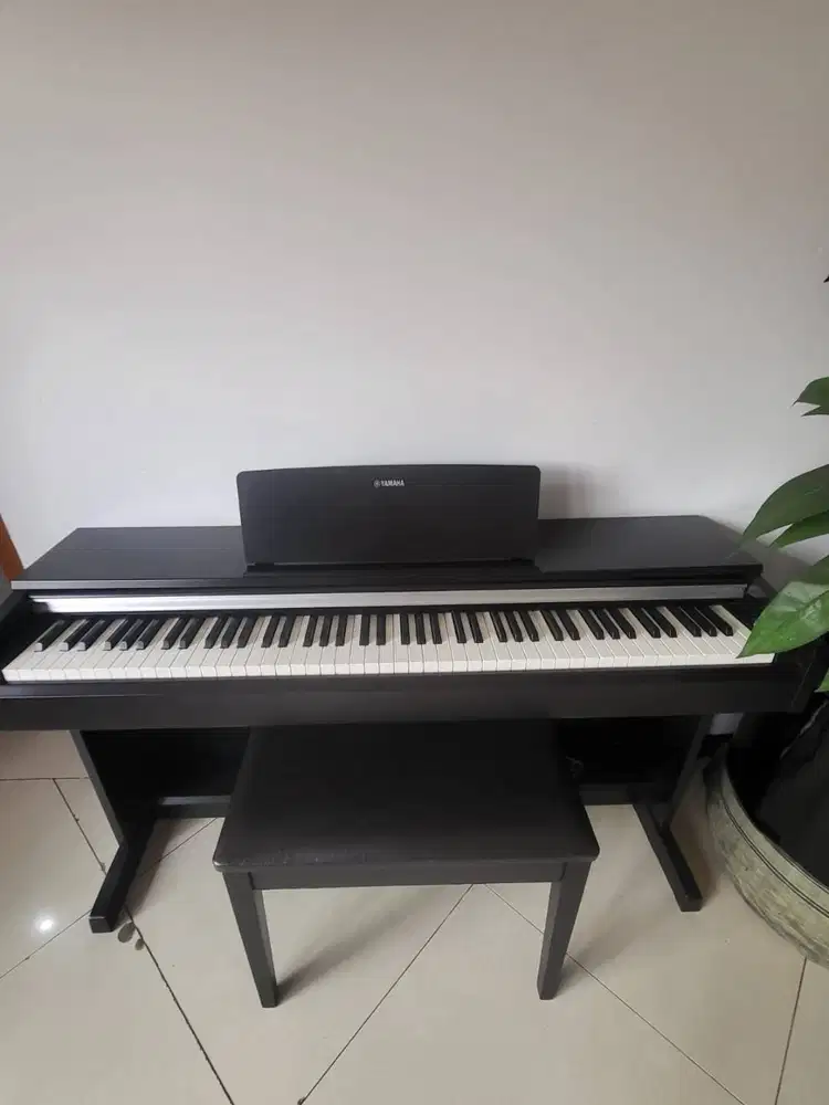 Piano Digital Yamaha Arius YDP - 142 Original