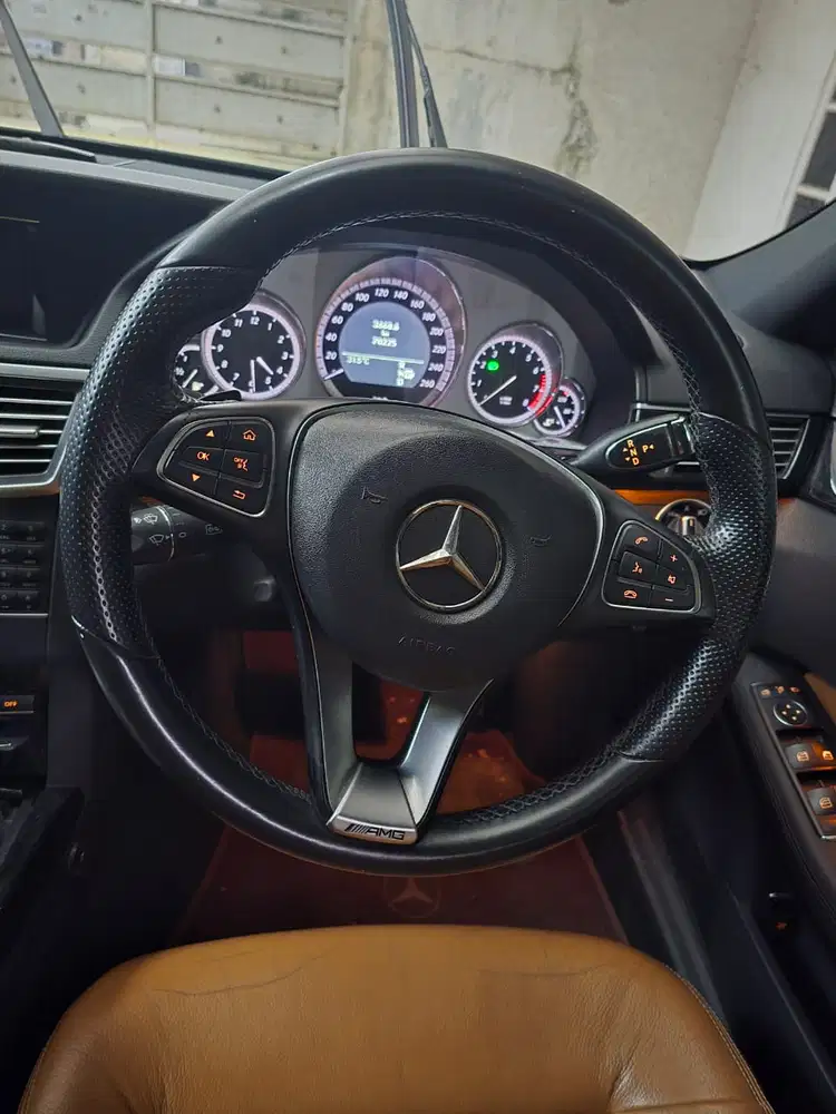 Mercedes-Benz E300 2011 Bensin