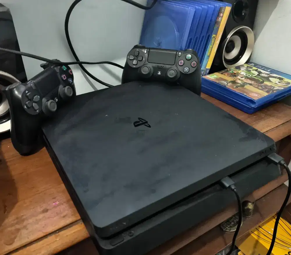 Di jual ps4 slim bekas seperti baru