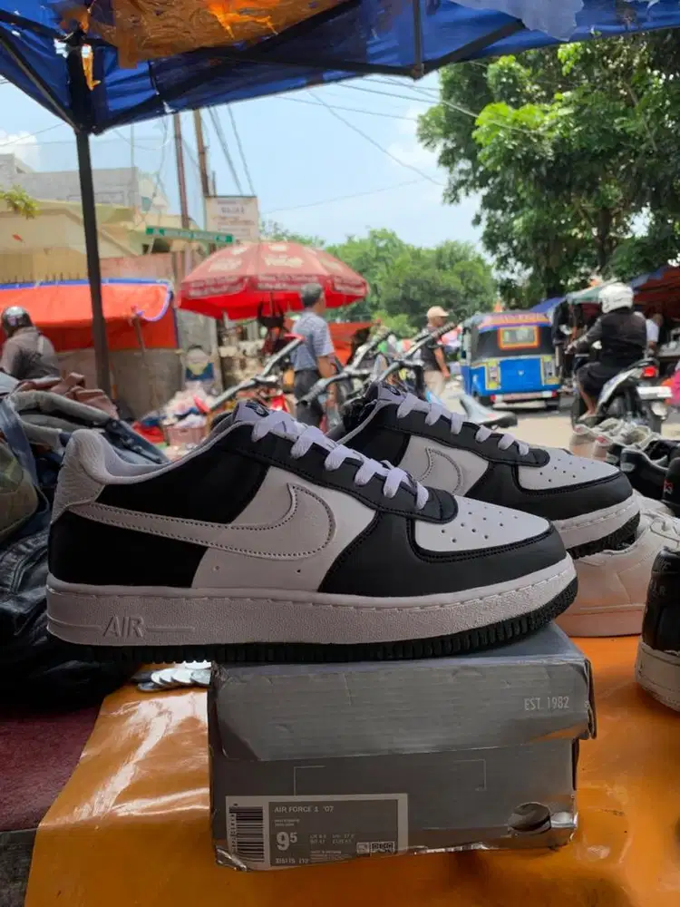NIKE AIR FORCE 1 '07