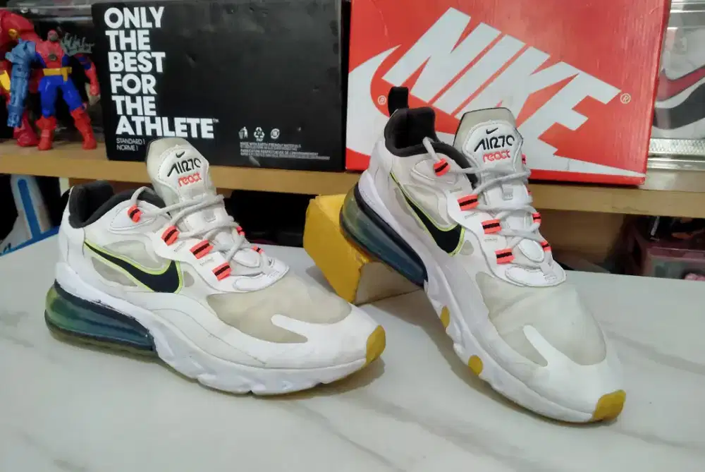 Sepatu Running Nike React
