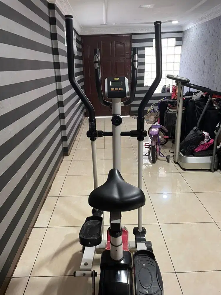 Alat sepeda gym