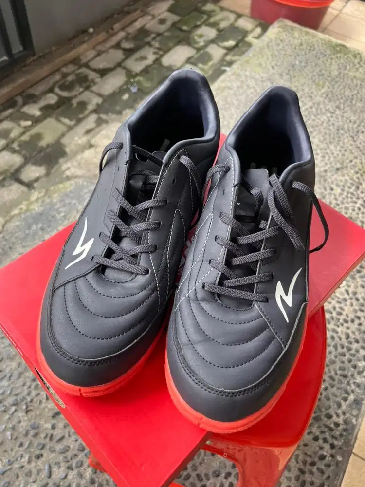 [For Sell] Sepatu Futsal Specs Metasala