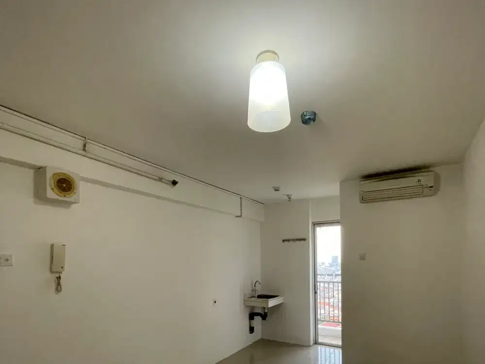 Disewakan Tipe Studio Per 6 Bulan. Free IPL. AC dan Sink. Jakarta.