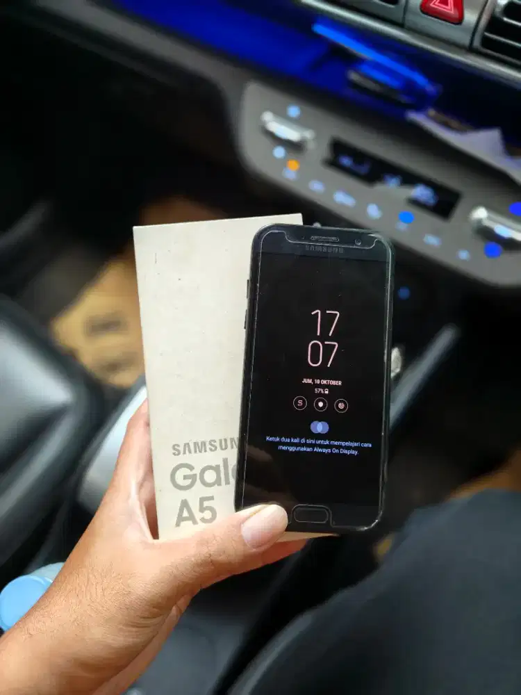 Samsung Galaxy A5 2017 3/32Gb Hitam Hp & dus saja (Ada shadow)