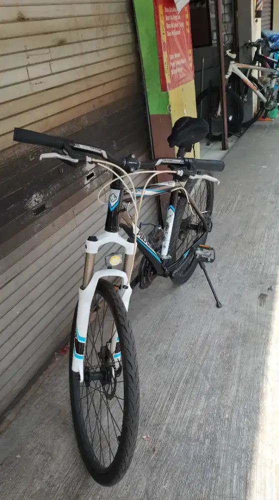 Sepeda polygon premier 3.0