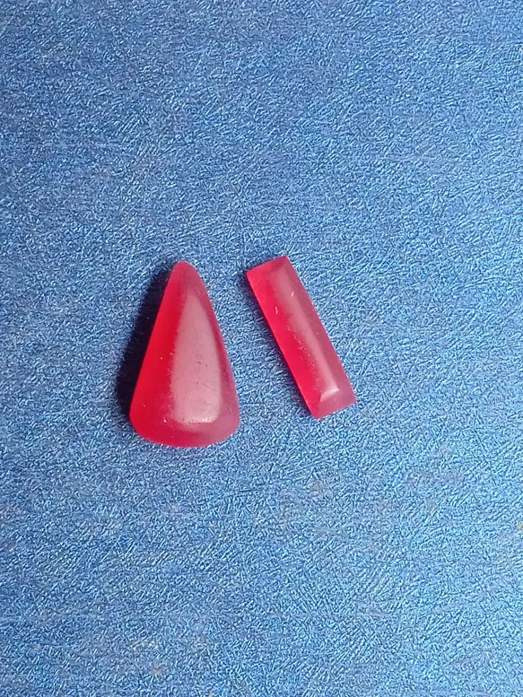 Batu giok merah
