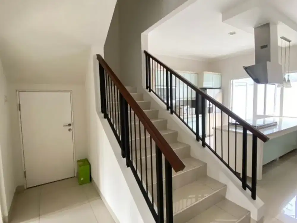 Dijual rumah mewah rapi siap huni di kota wisata