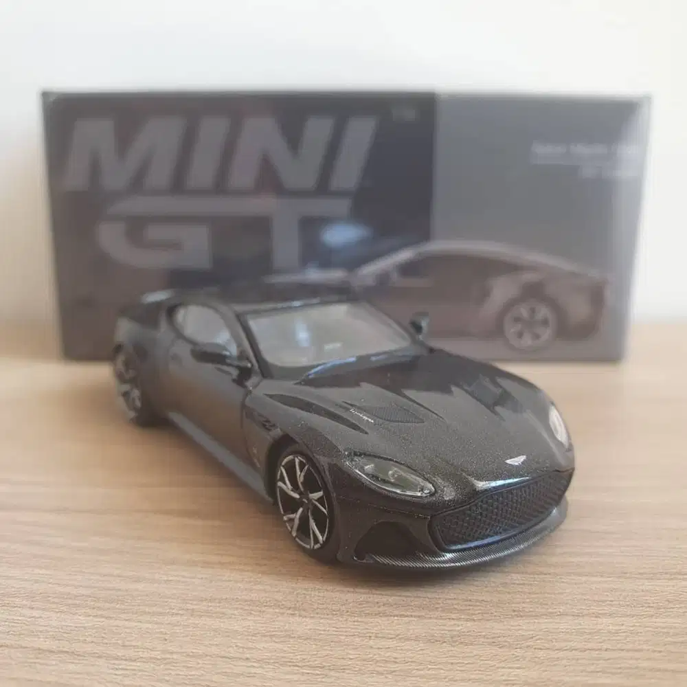 Mini GT 1008 Aston Martin DBS 1/64 (007 Edition, James Bond, Black)