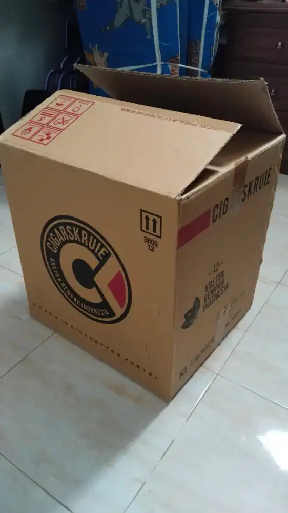 Kardus rokok bekas