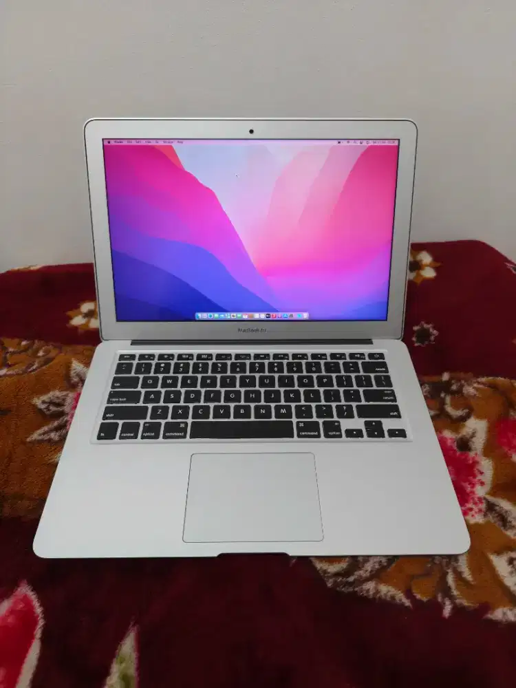 Macbook air 13 inch 2017 i7 8/128