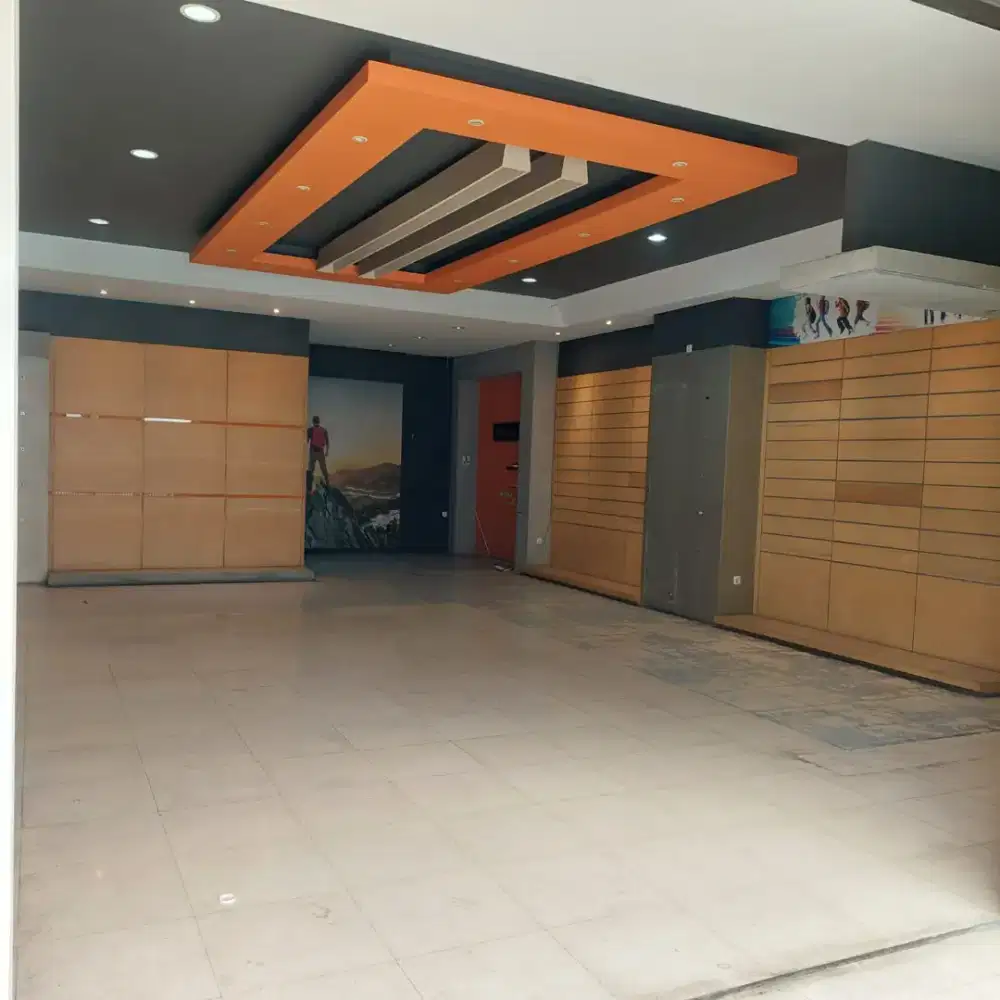 Disewakan ruko 3lt. 435m2 Jln. Kalipah Apo