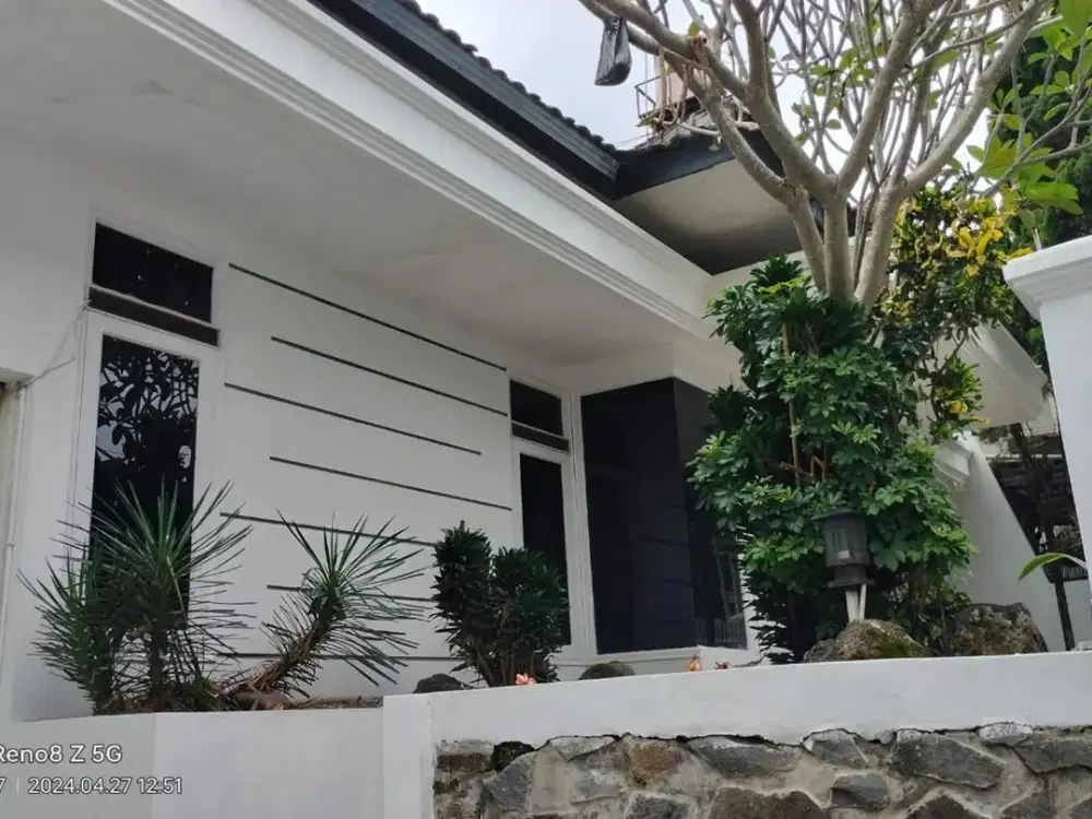 Rumah bagus Gunung Rahayu Gunung batu Pasteur, posisi bangunan lebih tinggi dari pada jln dan bebas banjir, dekat sekali dengan perum Setraduta.