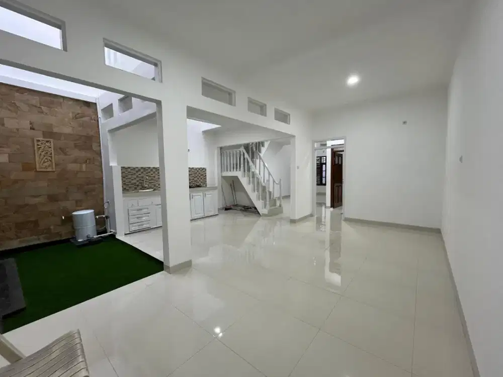 Dijual Cepat Rumah 2 Lantai Berlaokasi Strategis di Pondok Bambu Jakarta Timur