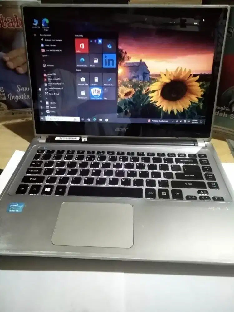 BUAT SEKOLAH .CORE i3  + SSD 256 GB .layar sentuh