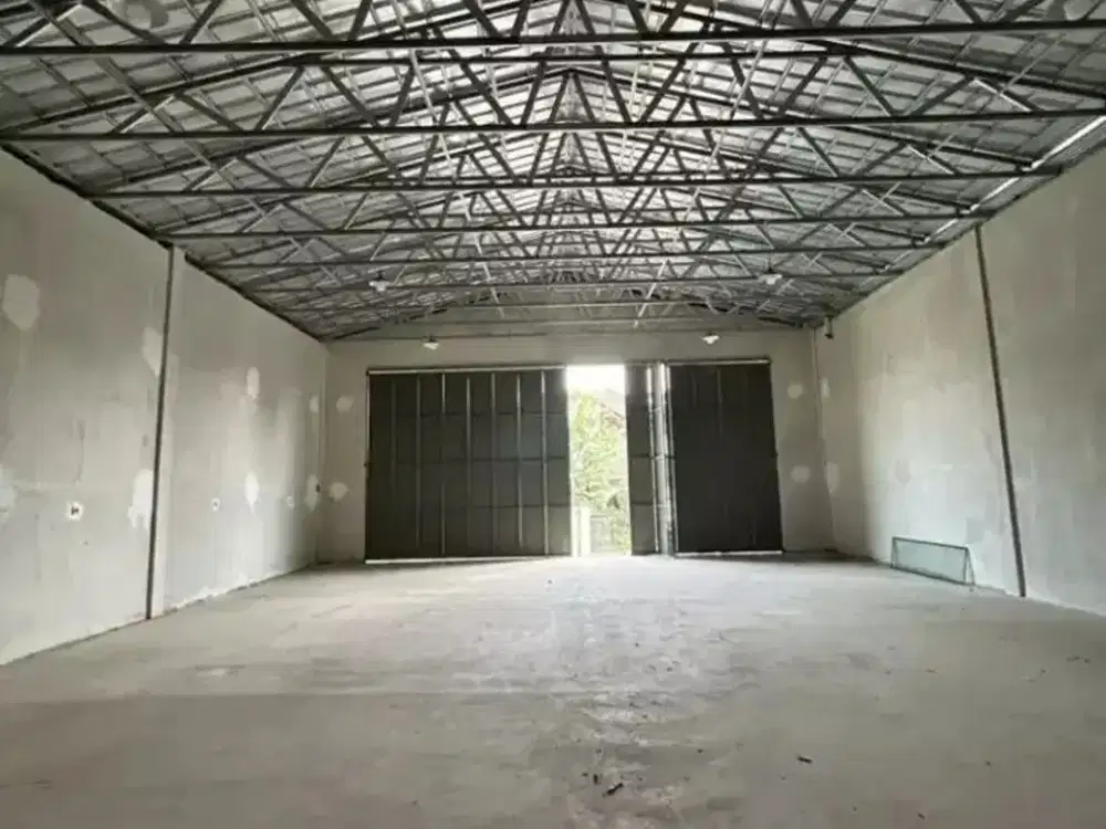 Disewakan bangunan gudang/warehouse/ hall olahraga indoor Jl Kesehatan II Cipayung