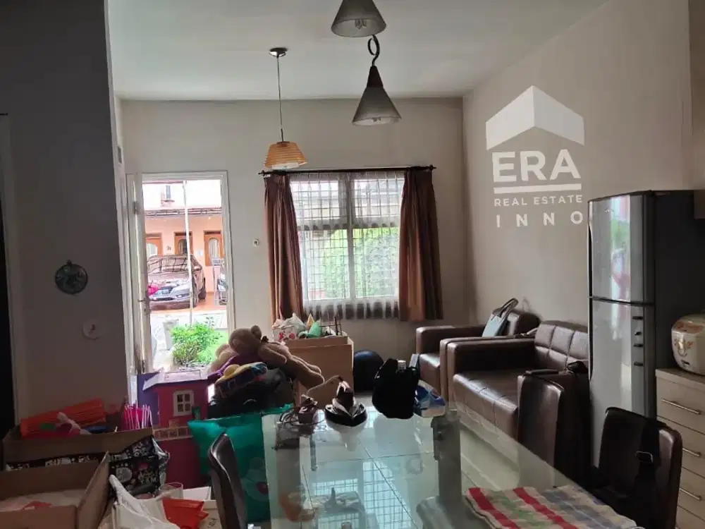 Dijual rumah strategis di komplek Cipedes Sukajadi