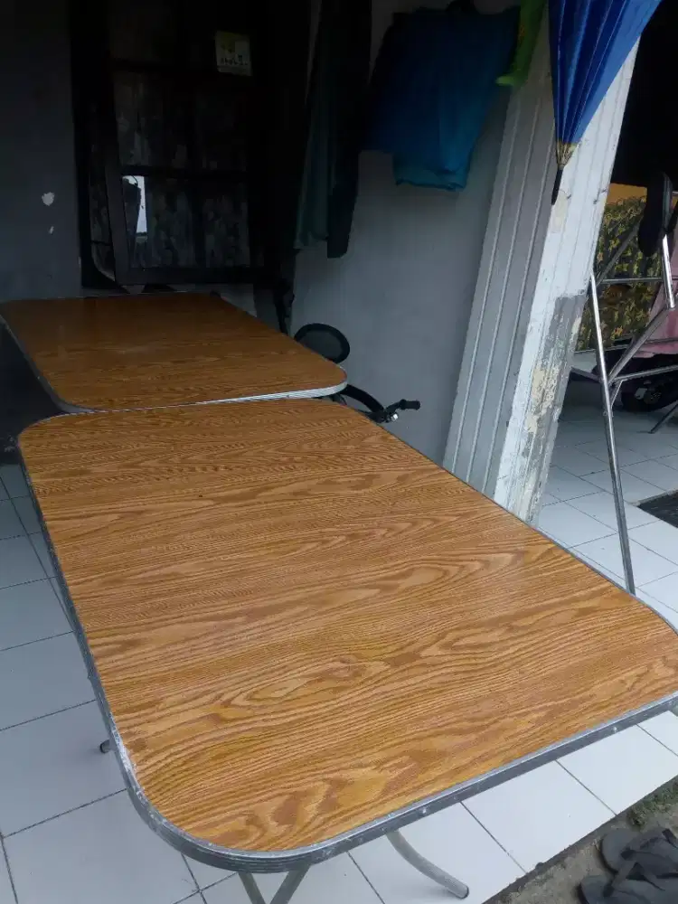 Meja lipat besar