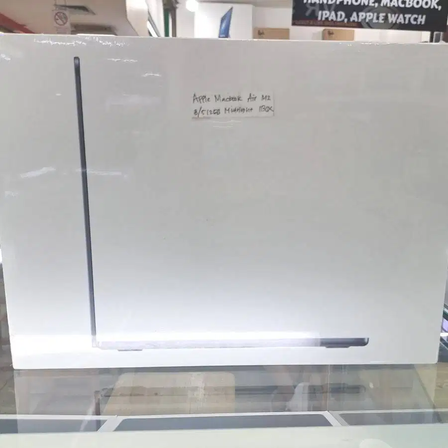 Macbook Air M2 16/256GB SSD Midnight New Garansi Resmi IBox