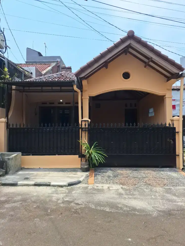 Disewakan tahunan  rumah vbi 2