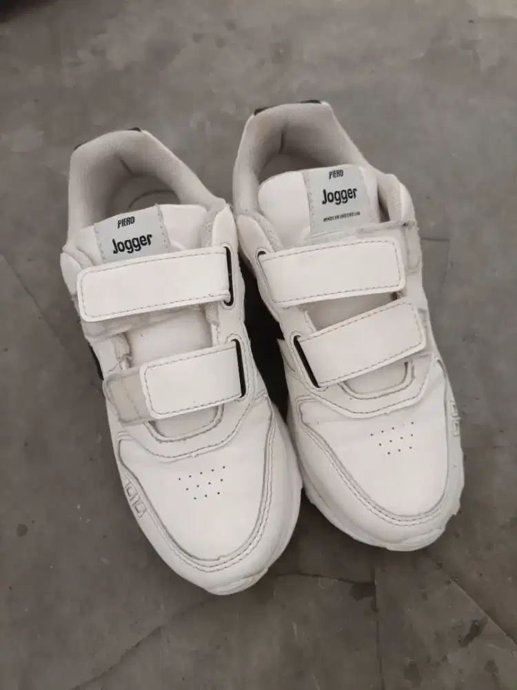 Sepatu anak Piero