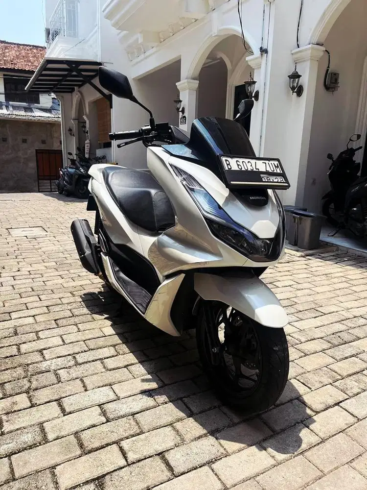 Honda Pcx 160 cbs 2023 putih