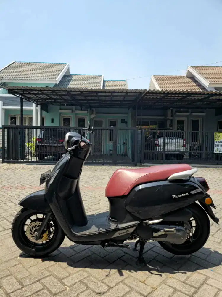 MOTOR SKUTIK VESPA BENELLI PANAREA 125 2022