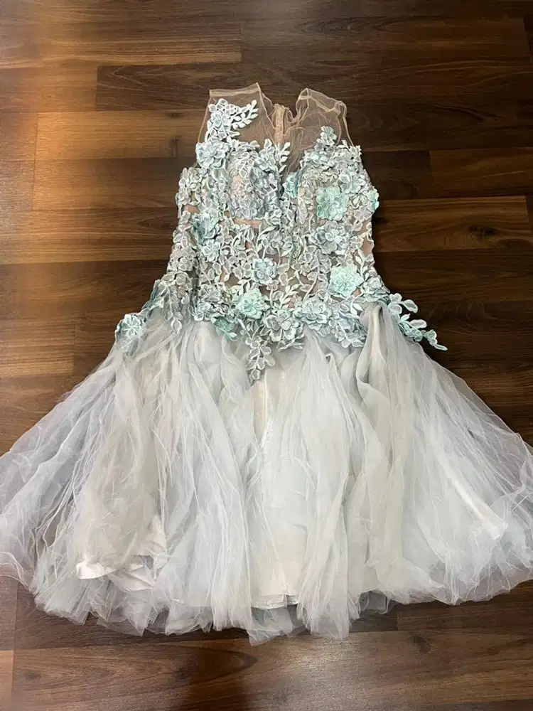dress mini warna biru muda