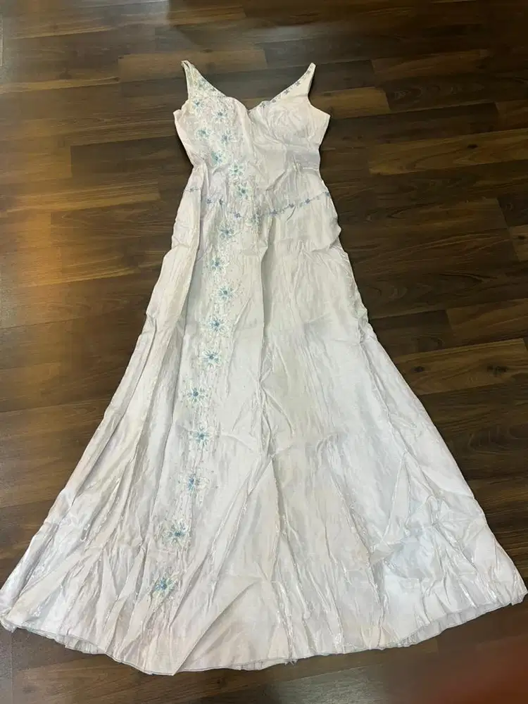 dress pesta simple biru muda