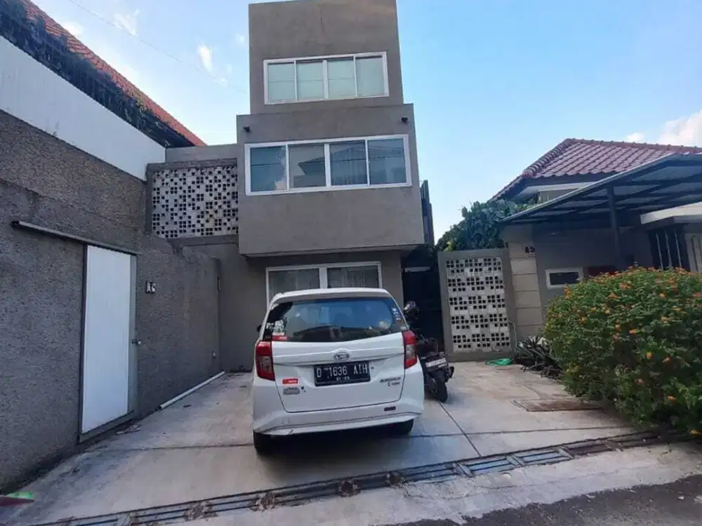 RUMAH INDUSTRIAL DI CIGADUNG DAGO BANDUNG Desain Unik Harga Nego