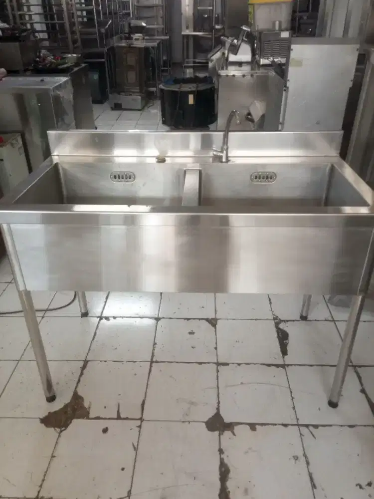 Sink 2 lubang ukuran 120x60x85 ukuran lubang 52x42x23

Harga : 3,4 jt
