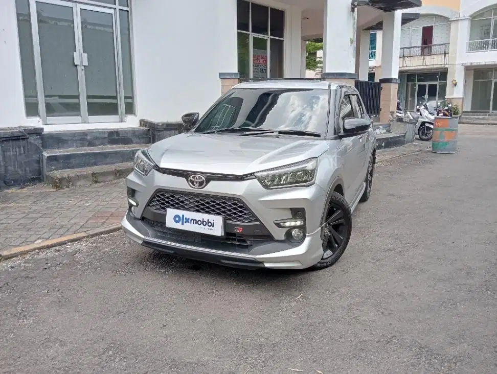 Like New - TOYOTA RAIZE 1.0 TURBO GR SPORT BENSIN A/T 2022 SILVER