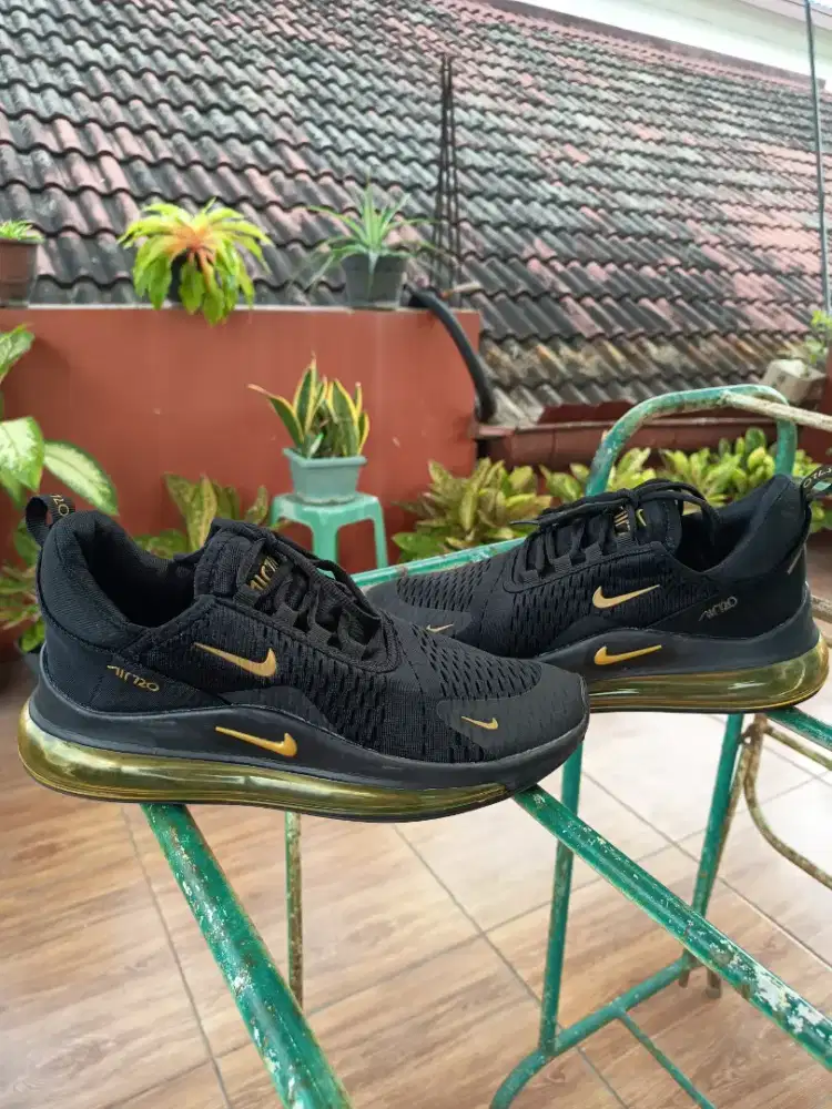 SEPATU NIKE AIR 720 HITAM GOLD SIZE 43
