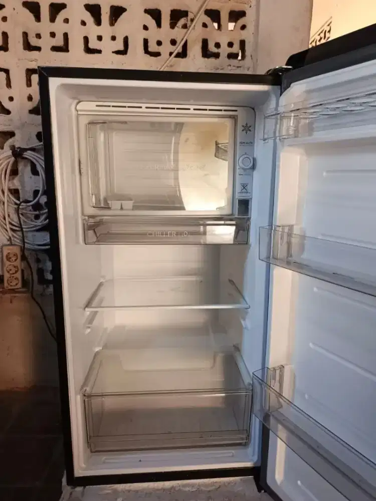 Kulkas bekas rasa baru.