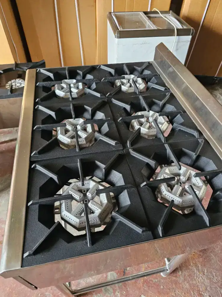 Kompor 6 tungku low pressure 
Ukuran P. 90 x L 70 x T 85

Harga 7,3 jt