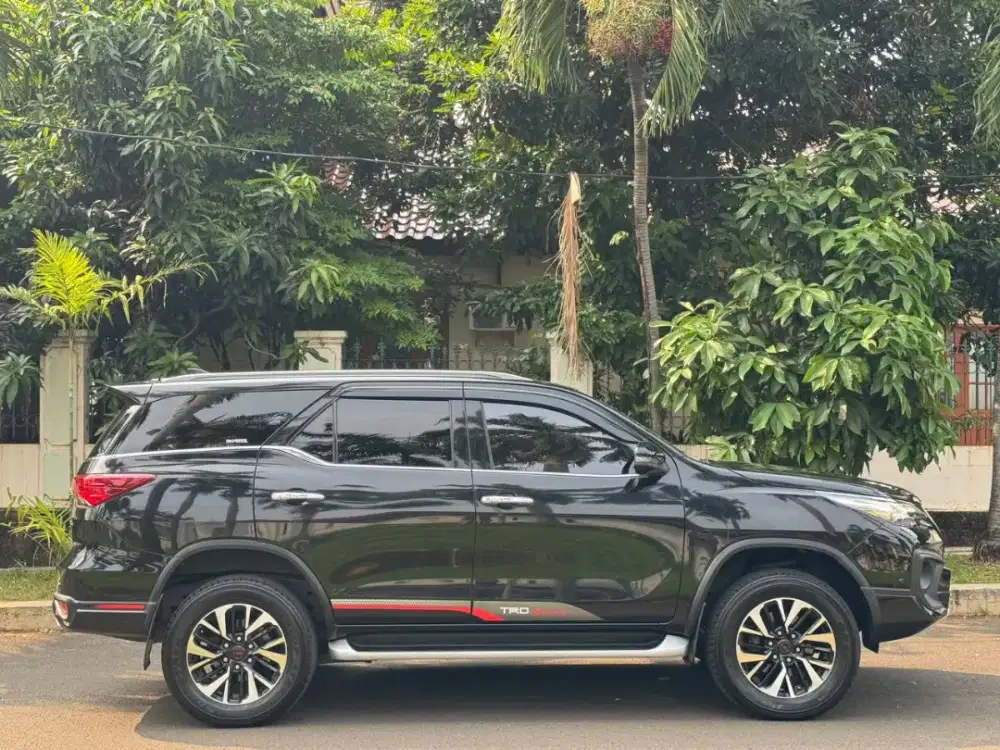 Fortuner 2.4 VRZ TRD AT 2018 Hitam