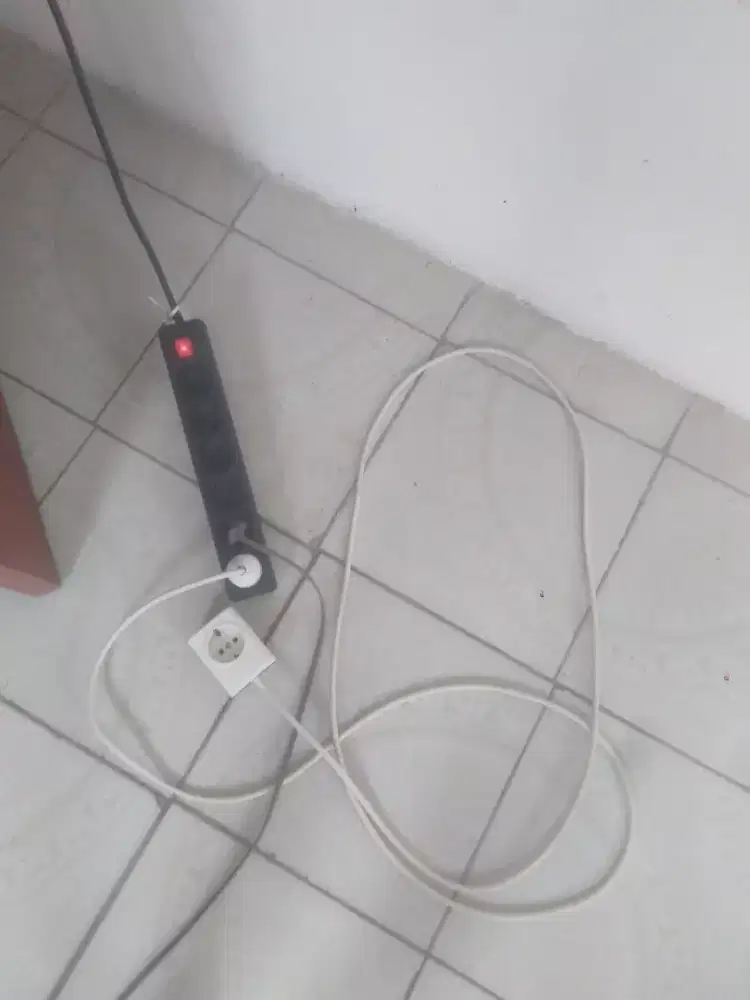 Colokan krisbow+kabel av remote
