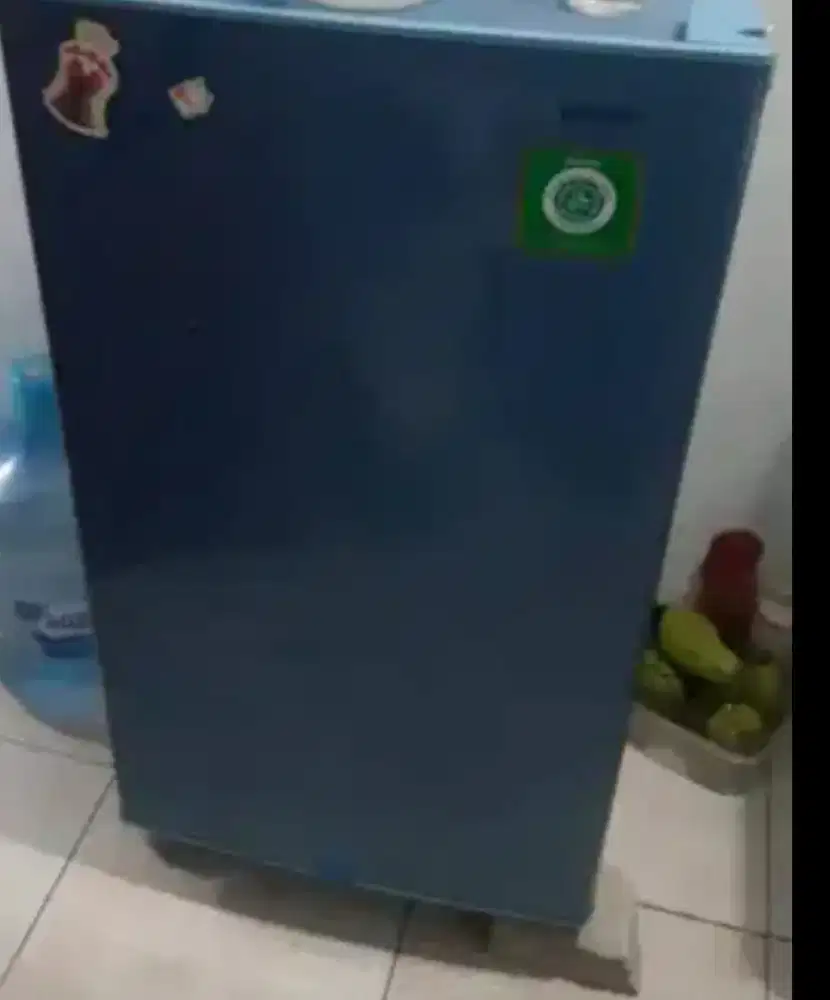 Kulkas Sharp 1 pintu masih bagus dingin