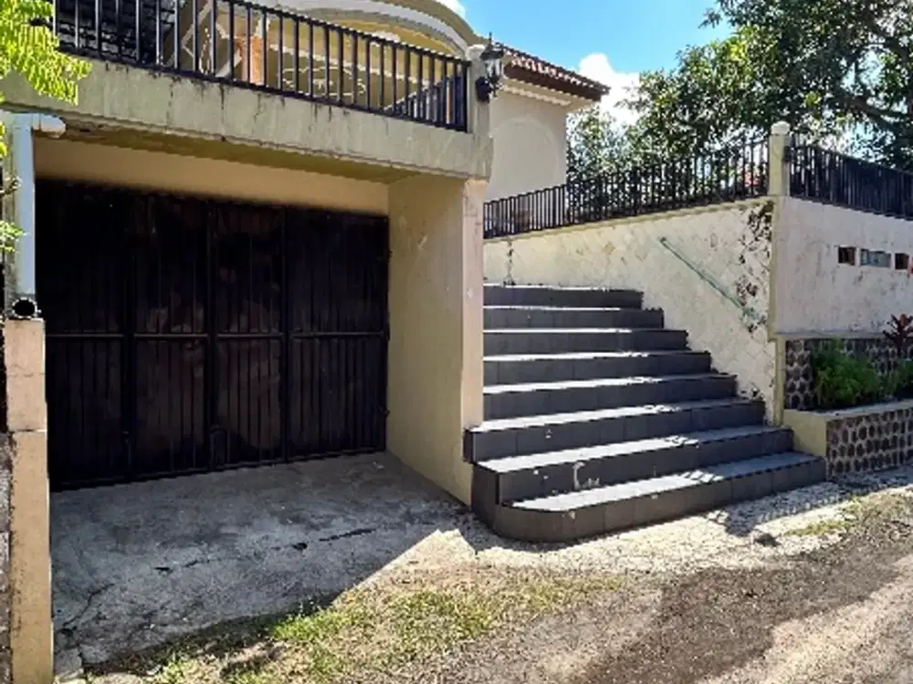 DI JUAL RUMAH HOOK TENGAH KOTA BANYUWANGI