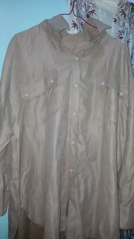 Baju kemeja panjang, warna hijau kecokelatan