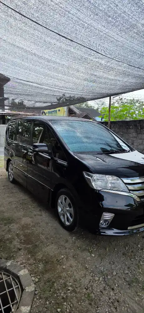 Nissan Serena HWS C26 2013