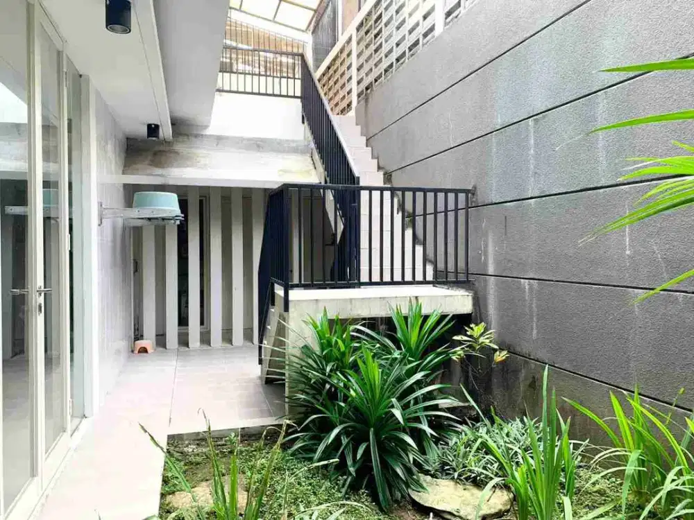 Dijual Rumah Minimalis Semi Furnished di Citraland Utama Surabaya Raya Bukit Golf