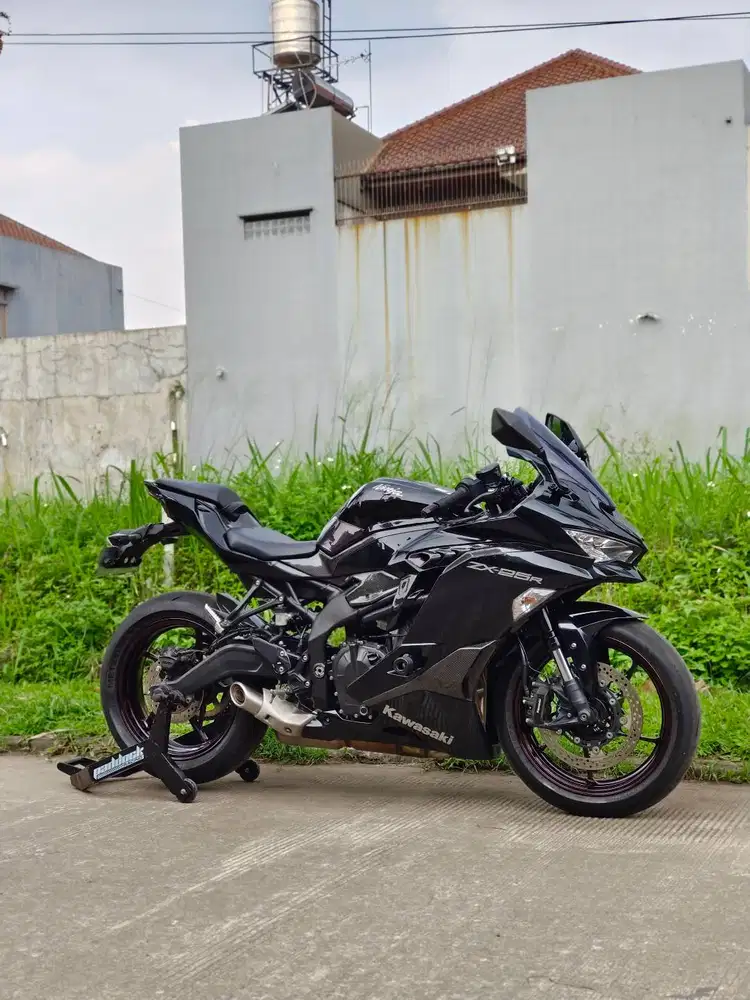 KAWASAKI ZX25R NON ABS HITAM 2022 KM LOW PAJAK PANJANG SIAP GASPOL